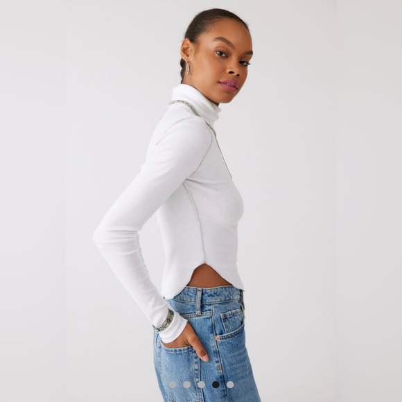 Urban Outfitters Tops - 🌼✊🏼Urban Outfitters. BDG Tyla Turtleneck Top